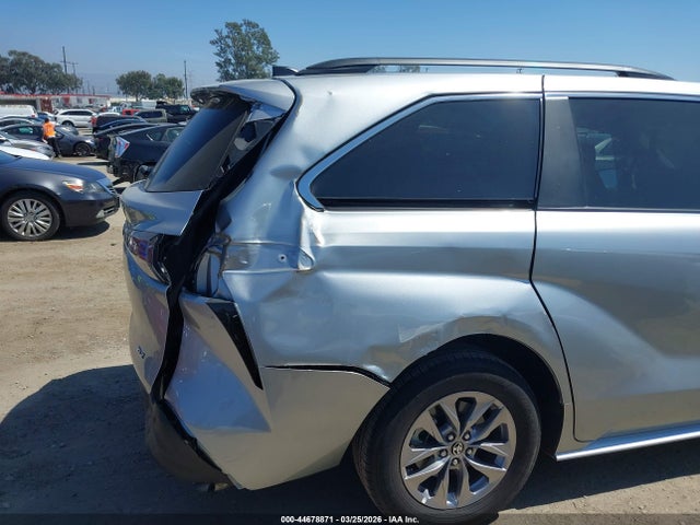 5TDJRKECXSS284438 Toyota SIENNA XLE