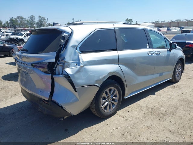 5TDJRKECXSS284438 Toyota SIENNA XLE