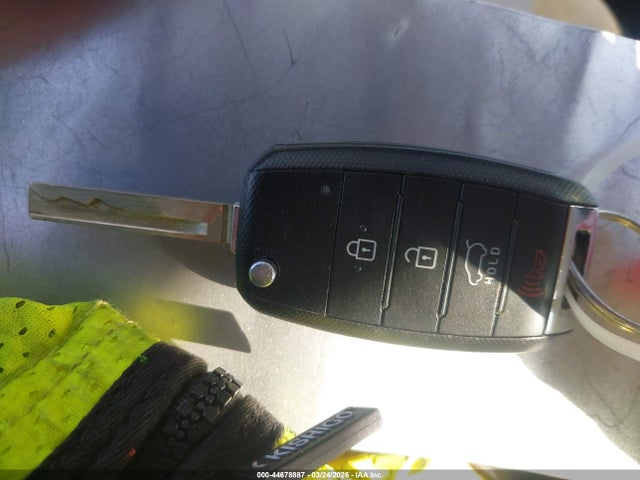 5XYPG4A38GG032435 KIA Sorento 2.4l Lx