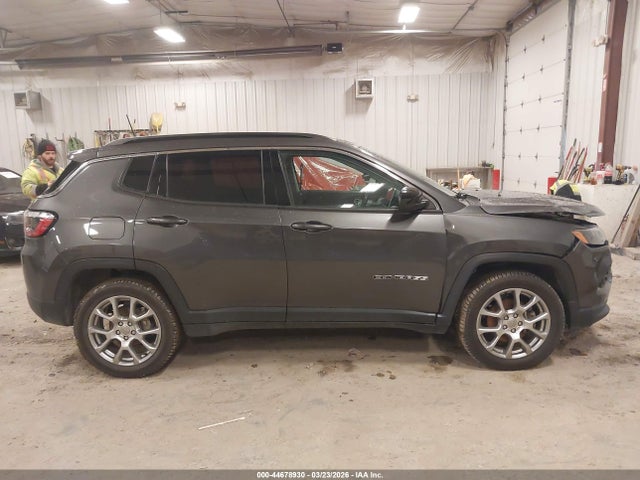 44678930 :رقم المزاد ، 3C4NJDFB5NT177043 vin ، 2022 Jeep Compass Latitude Lux 4x4 مزاد بيع