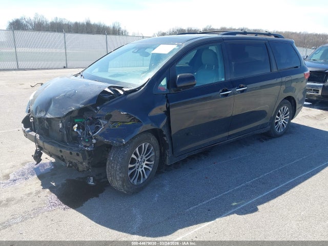 2019 TOYOTA SIENNA 5TDYZ3DC2KS966378 Photo 1