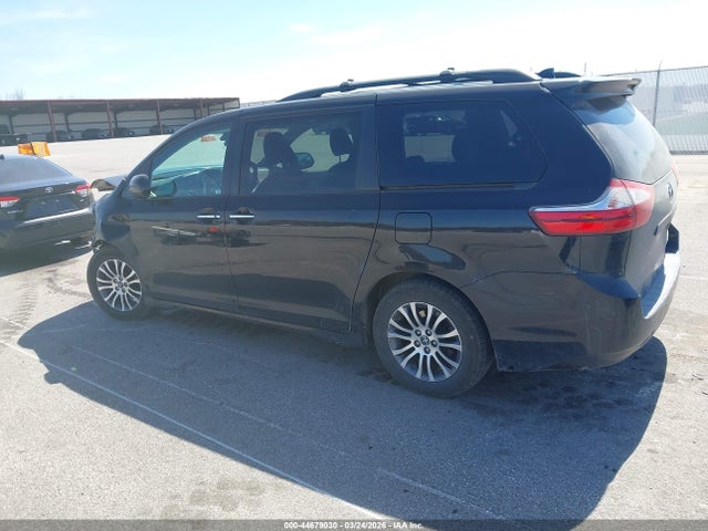 2019 TOYOTA SIENNA 5TDYZ3DC2KS966378 Photo 2