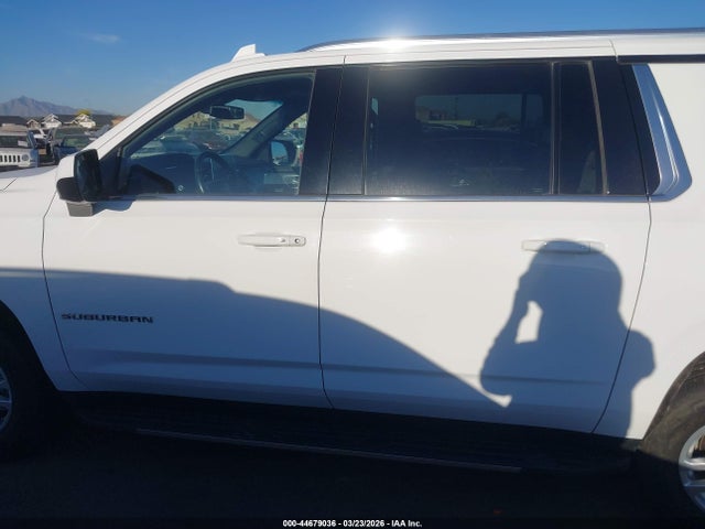 44679036 :رقم المزاد ، 1GNSCCKD6NR193055 vin ، 2022 Chevrolet Suburban 2wd Lt مزاد بيع