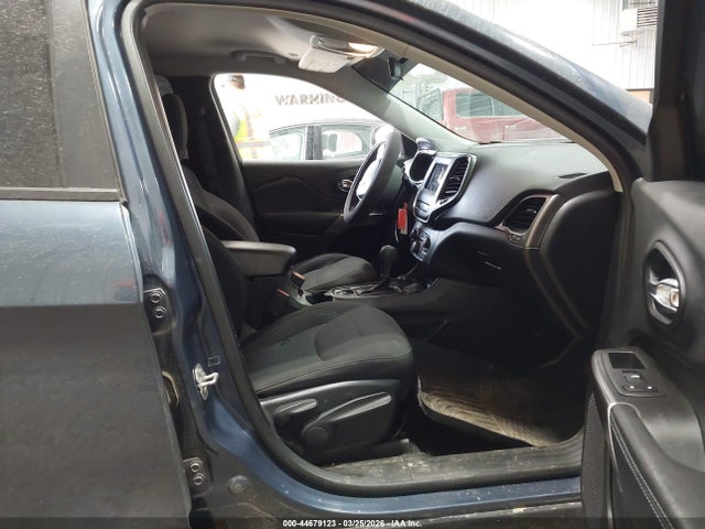 44679123 :رقم المزاد ، 1C4PJMCB2LD513599 vin ، 2020 Jeep Cherokee Latitude 4x4 مزاد بيع