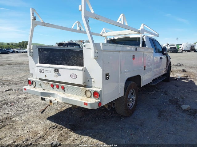 Ford F-350 Chassis Xl 2018 1FD8X3FT2JEB43808 Image 3