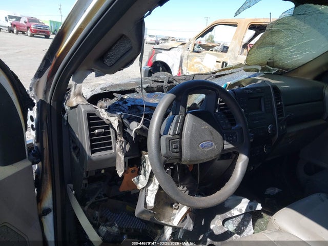 Ford F-350 Chassis Xl 2018 1FD8X3FT2JEB43808 Image 6