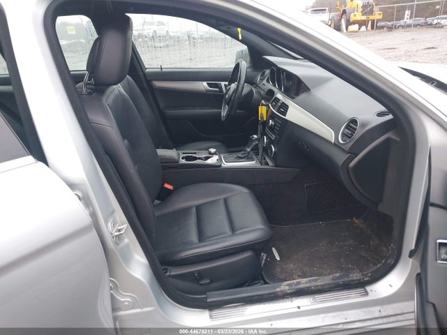 44679211 :رقم المزاد ، WDDGF8AB2EG252218 vin ، 2014 Mercedes-benz C 300 Sport 4matic مزاد بيع