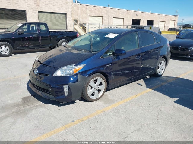 Toyota Prius Five 2015 JTDKN3DU5F0428633 Image 2