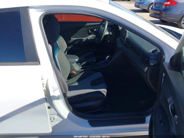 2019 HYUNDAI VELOSTER KMHTG6AF4KU018684 Photo 4