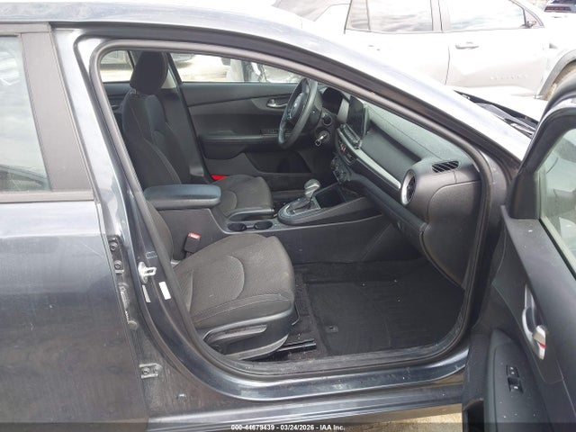 2021 Kia Forte Fe მანქანა იყიდება აუქციონზე, vin: 3KPF24AD4ME368501, აუქციონის ნომერი: 44679439