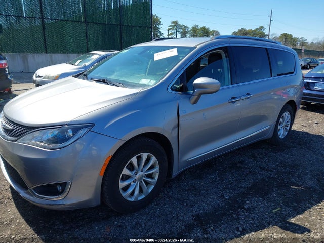 Продаж на аукціоні авто 2018 Chrysler Pacifica Touring L, vin: 2C4RC1BG9JR217732, номер лоту: 44679486