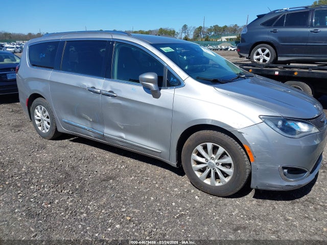 Продаж на аукціоні авто 2018 Chrysler Pacifica Touring L, vin: 2C4RC1BG9JR217732, номер лоту: 44679486