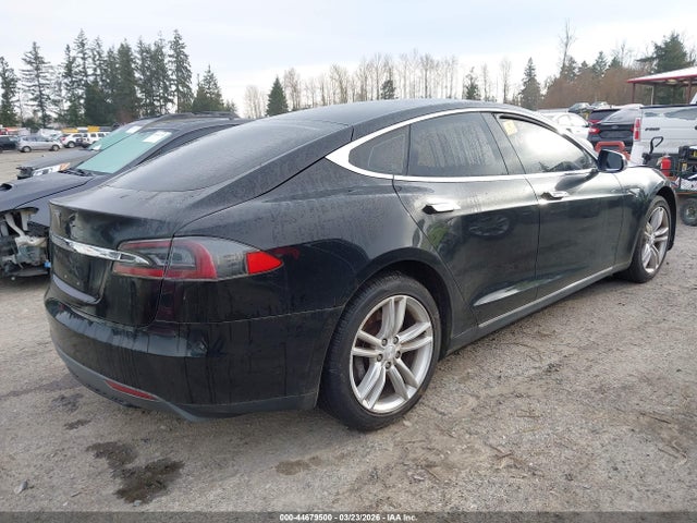 44679500 :رقم المزاد ، 5YJSA1AC6DFP10726 vin ، 2013 Tesla Model S مزاد بيع