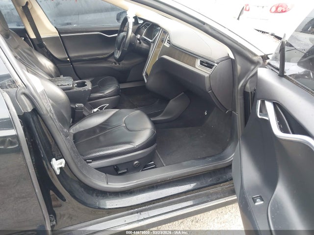 44679500 :رقم المزاد ، 5YJSA1AC6DFP10726 vin ، 2013 Tesla Model S مزاد بيع
