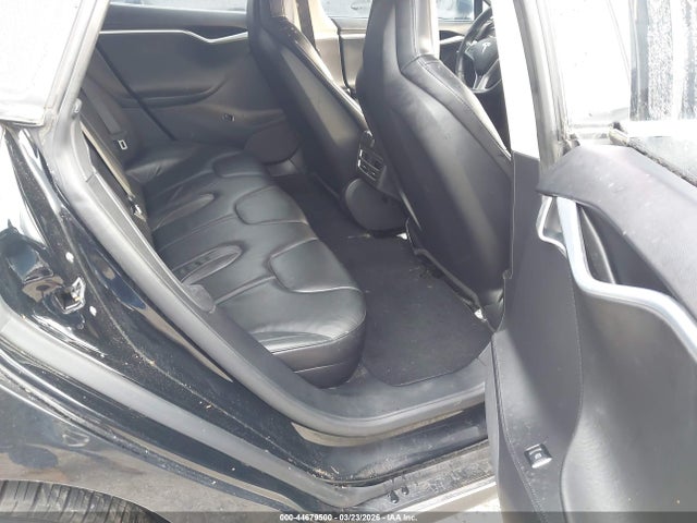 44679500 :رقم المزاد ، 5YJSA1AC6DFP10726 vin ، 2013 Tesla Model S مزاد بيع