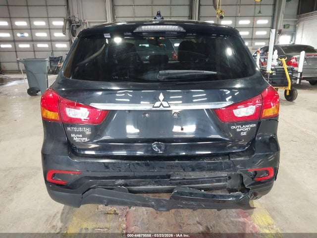 JA4AP3AW5JZ036827 Mitsubishi Outlander Sport 2.4 Se
