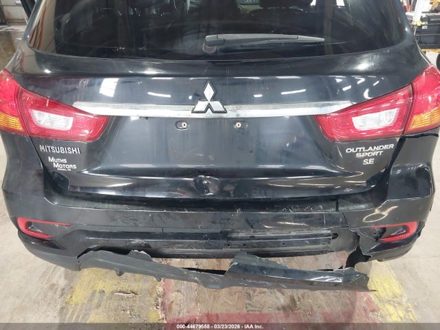 JA4AP3AW5JZ036827 Mitsubishi Outlander Sport 2.4 Se