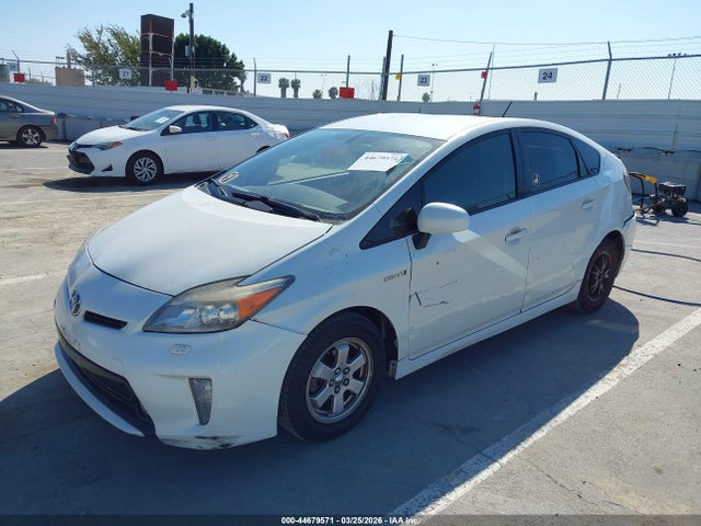 Toyota Prius Five 2015 JTDKN3DU5F0394869 Image 2
