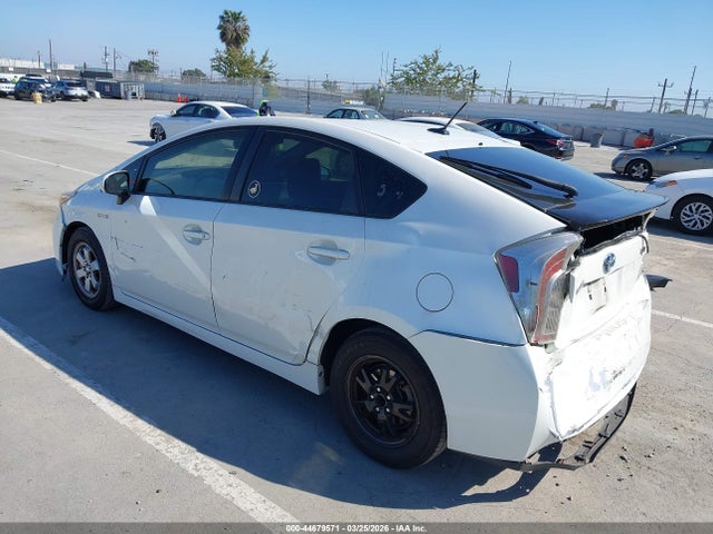 Toyota Prius Five 2015 JTDKN3DU5F0394869 Image 3