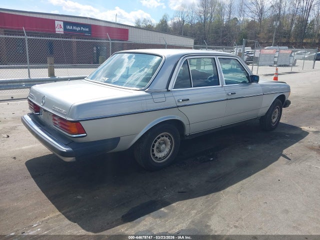 1984 Mercedes-benz 300 Dt მანქანა იყიდება აუქციონზე, vin: WDBAB33A4EA120615, აუქციონის ნომერი: 44679747