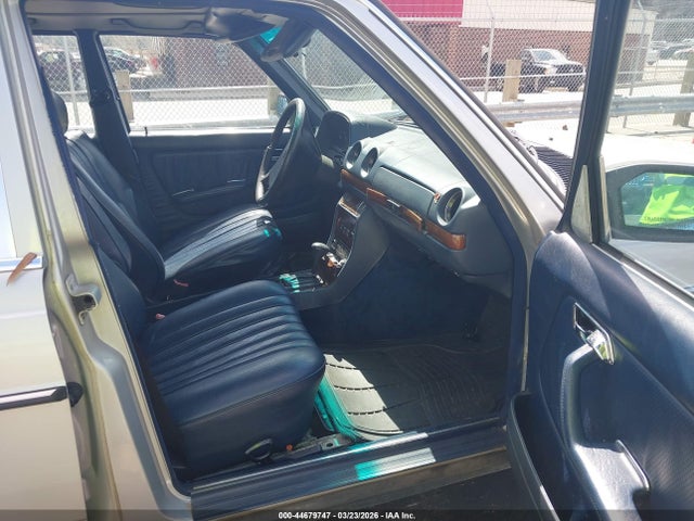 1984 Mercedes-benz 300 Dt მანქანა იყიდება აუქციონზე, vin: WDBAB33A4EA120615, აუქციონის ნომერი: 44679747