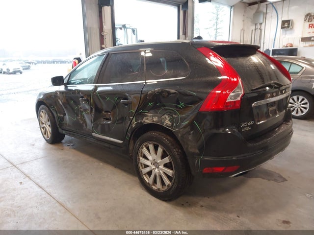 2017 VOLVO XC60 YV440MRU8H2087884 Photo 2