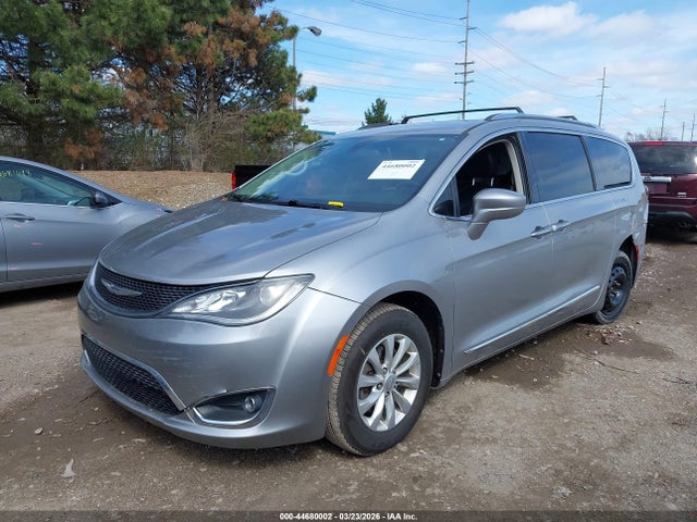 44680002 :رقم المزاد ، 2C4RC1BG9JR261150 vin ، 2018 Chrysler Pacifica Touring L مزاد بيع