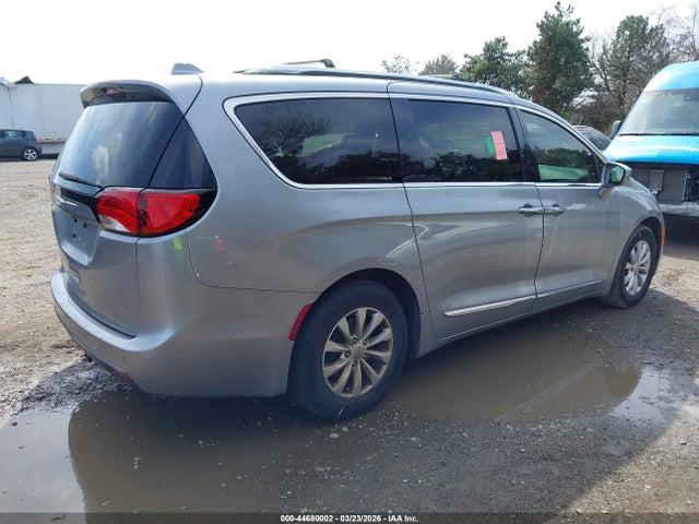 44680002 :رقم المزاد ، 2C4RC1BG9JR261150 vin ، 2018 Chrysler Pacifica Touring L مزاد بيع