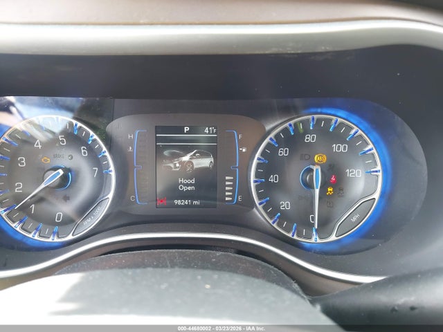44680002 :رقم المزاد ، 2C4RC1BG9JR261150 vin ، 2018 Chrysler Pacifica Touring L مزاد بيع