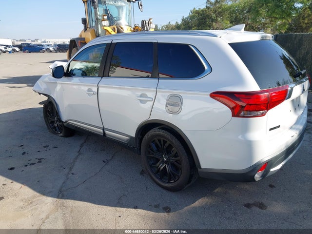 2017 MITSUBISHI OUTLANDER JA4AD3A39HZ068026 Photo 2