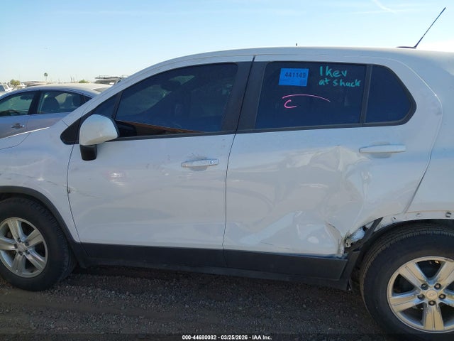 Chevrolet TRAX LS 2019 3GNCJKSB2KL358640 Image 14