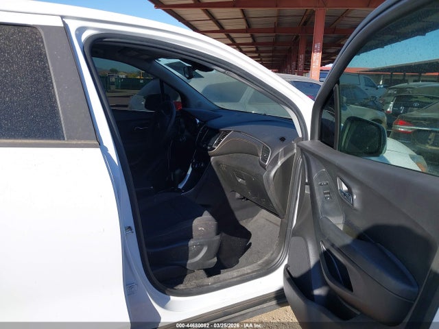 Chevrolet TRAX LS 2019 3GNCJKSB2KL358640 Image 5