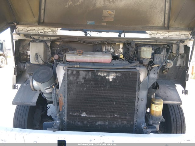 2004 Freightliner Chassis M Line Walk-in Van მანქანა იყიდება აუქციონზე, vin: 4UZAANBW54CN46941, აუქციონის ნომერი: 44680084