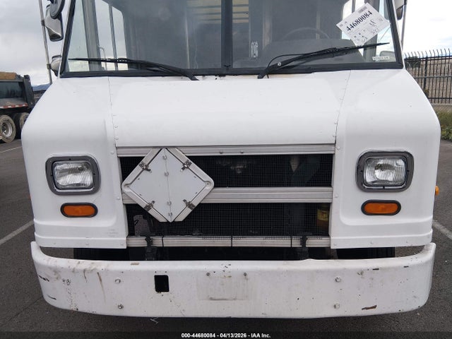 2004 Freightliner Chassis M Line Walk-in Van მანქანა იყიდება აუქციონზე, vin: 4UZAANBW54CN46941, აუქციონის ნომერი: 44680084