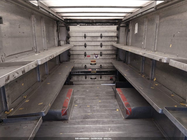 2004 Freightliner Chassis M Line Walk-in Van მანქანა იყიდება აუქციონზე, vin: 4UZAANBW54CN46941, აუქციონის ნომერი: 44680084