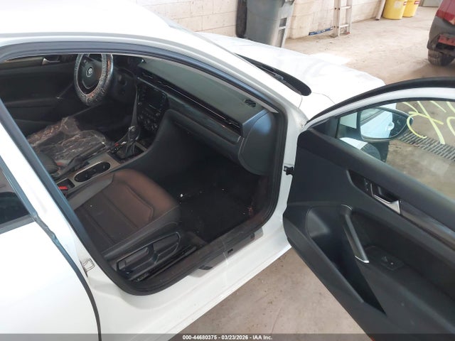 2020 Volkswagen Passat 2.0t R-line მანქანა იყიდება აუქციონზე, vin: 1VWMA7A30LC004288, აუქციონის ნომერი: 44680375