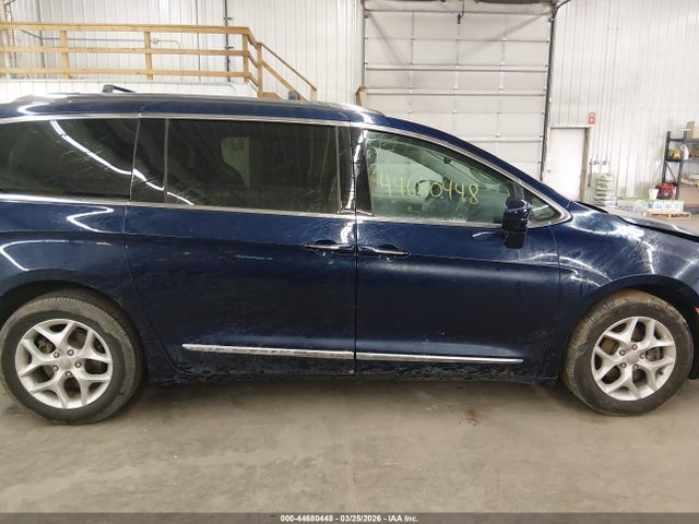 Продаж на аукціоні авто 2017 Chrysler Pacifica Touring-l Plus, vin: 2C4RC1EG4HR647707, номер лоту: 44680448