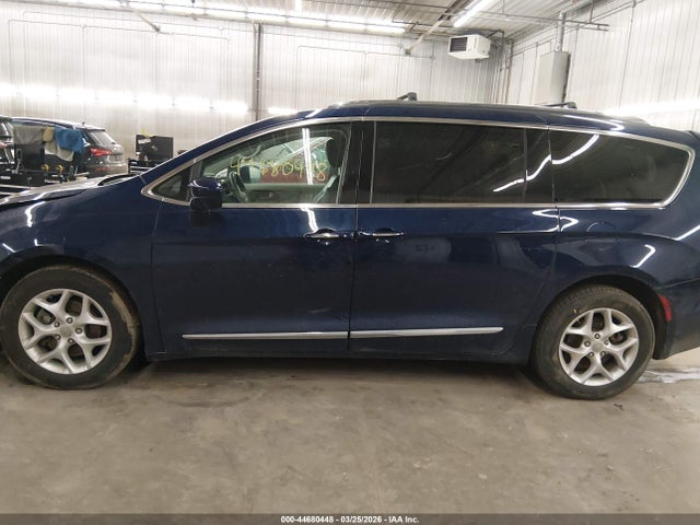 Продаж на аукціоні авто 2017 Chrysler Pacifica Touring-l Plus, vin: 2C4RC1EG4HR647707, номер лоту: 44680448