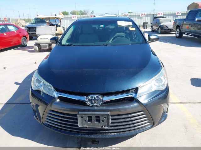 44680530 :رقم المزاد ، 4T1BF1FK5HU311364 vin ، 2017 Toyota Camry Le مزاد بيع