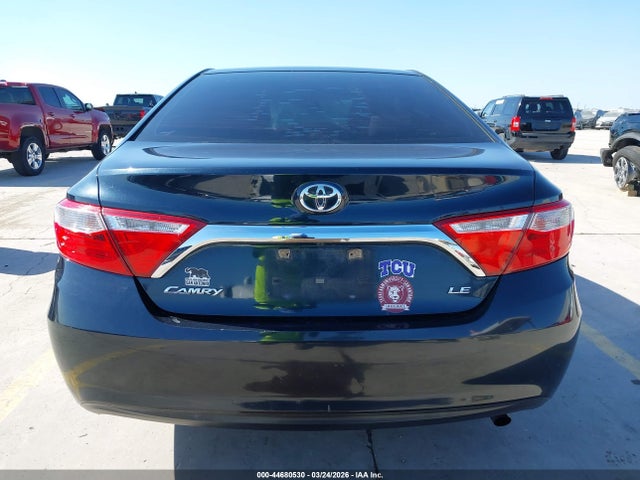 44680530 :رقم المزاد ، 4T1BF1FK5HU311364 vin ، 2017 Toyota Camry Le مزاد بيع