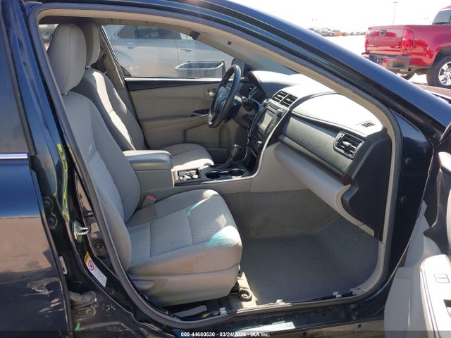 44680530 :رقم المزاد ، 4T1BF1FK5HU311364 vin ، 2017 Toyota Camry Le مزاد بيع