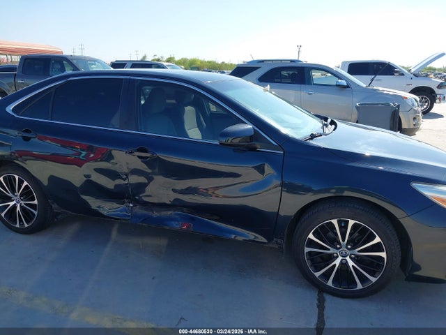 44680530 :رقم المزاد ، 4T1BF1FK5HU311364 vin ، 2017 Toyota Camry Le مزاد بيع
