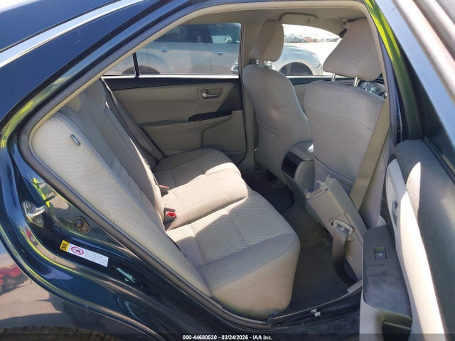 44680530 :رقم المزاد ، 4T1BF1FK5HU311364 vin ، 2017 Toyota Camry Le مزاد بيع