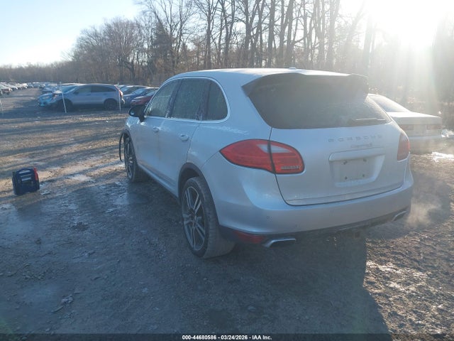 2013 PORSCHE CAYENNE WP1AA2A21DLA01044 Photo 2