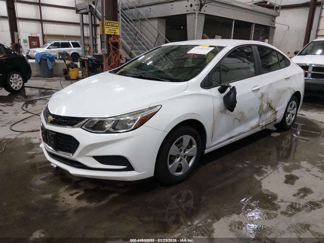 Chevrolet Cruze Ls Auto 2018 1G1BC5SM3J7234292 Image 2