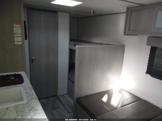4YDTCMG14PJ930334 Keystone Coleman