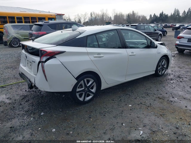 JTDKARFU5G3011637 Toyota Prius Four Touring