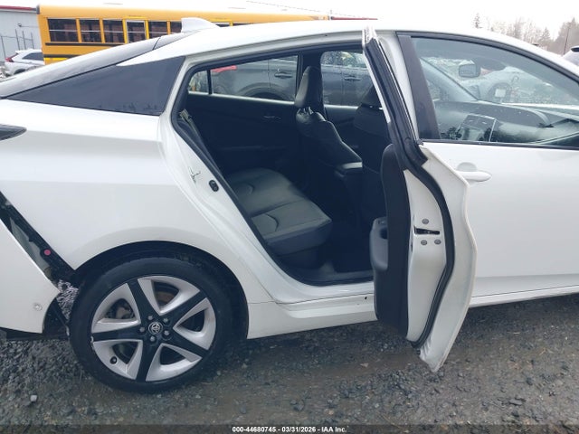 JTDKARFU5G3011637 Toyota Prius Four Touring