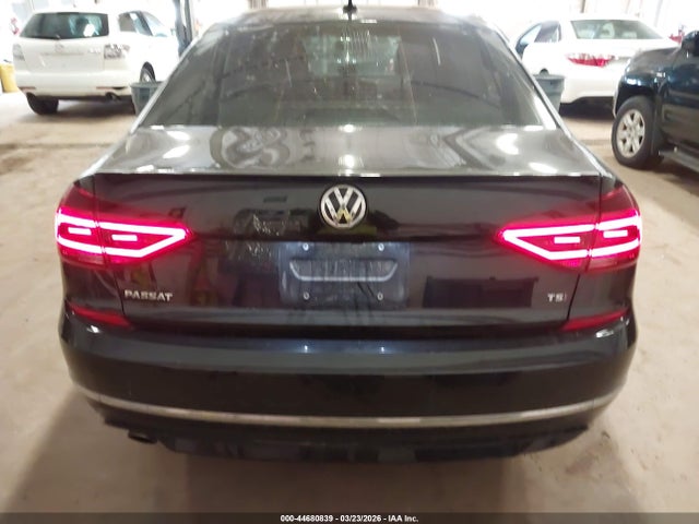 Продаж на аукціоні авто 2018 Volkswagen Passat 2.0t R-line/2.0t S, vin: 1VWAA7A30JC017915, номер лоту: 44680839
