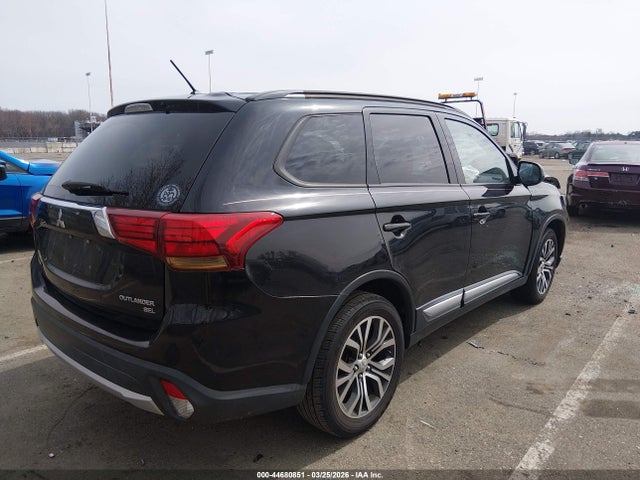 2016 MITSUBISHI OUTLANDER JA4AZ3A39GZ042462 Photo 3